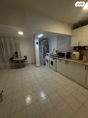 פתח תקווה 11