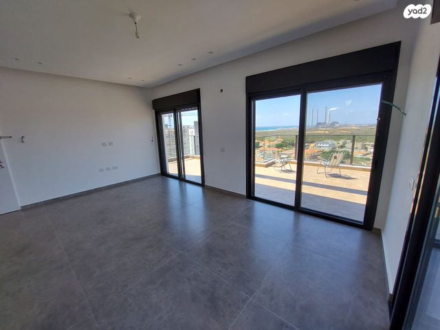 גג/ פנטהאוז, שדרות מנחם בגין 56, גבעת אולגה, חדרה