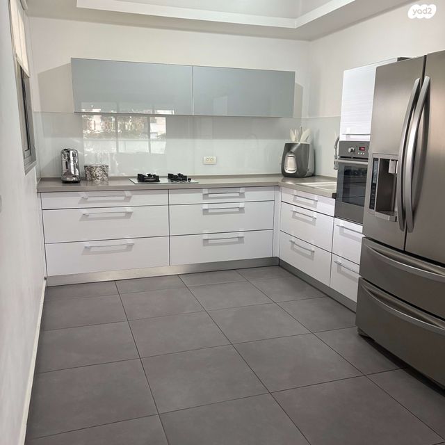 שדרות מקס ואמפרו שיין 8