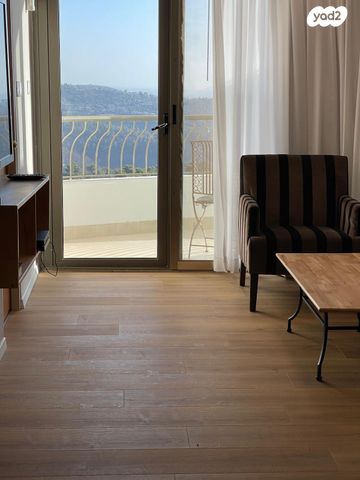 דירה, הפסגה 1, שורש, שורש