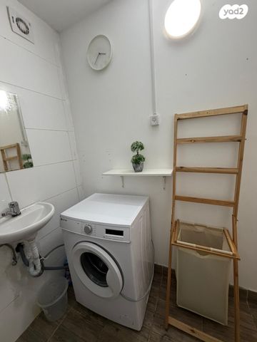 אבן גבירול 9