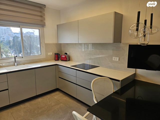 ברל כצנלסון 16