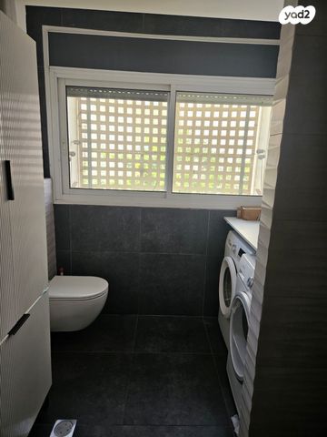 דירה, ברל כצנלסון 16, שיכוני מזרחי, כפר סבא