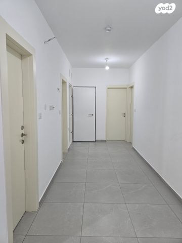 דירת גן, דרך ארץ 1, שאר העיר, חריש