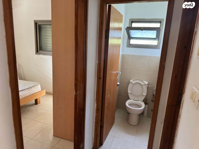 דו משפחתי, השסק 1, בת שלמה, בת שלמה