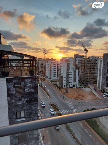 גג/ פנטהאוז, שדרות מנחם בגין 56, גבעת אולגה, חדרה