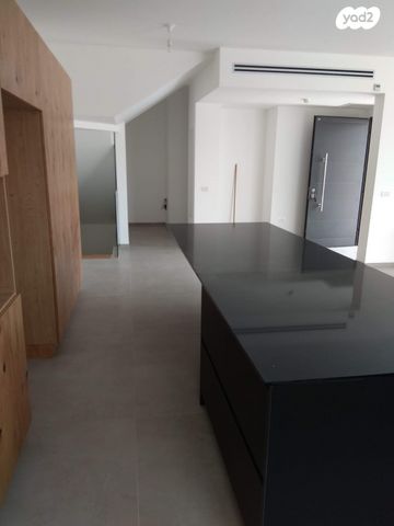 דירת גן, שדרות יצחק רבין 6, רמת אמיר, קדימה צורן