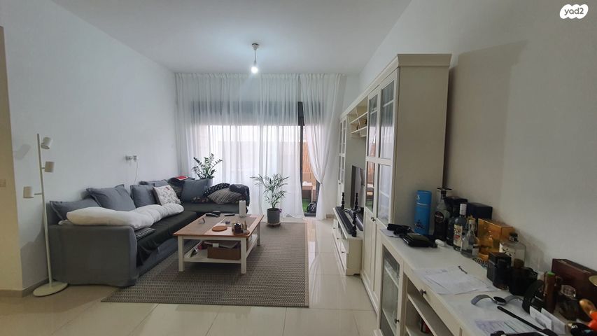 יונתן רטוש 12