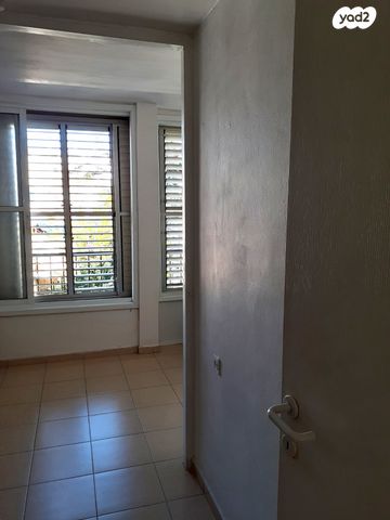 דירה, הרב הרצוג 14, לב העיר, בת ים