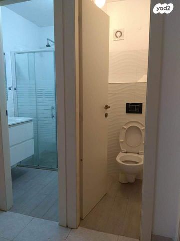 דירה, שרת 40, שז"ר / דקר, טירת כרמל