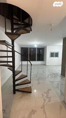 גג/ פנטהאוז, מפרץ שלמה 26, קרית שרת מזרח, חולון