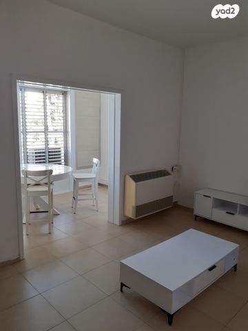 דירה, הרב הרצוג 14, לב העיר, בת ים