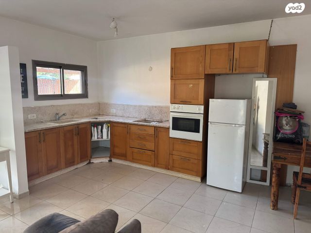 דו משפחתי, השסק 1, בת שלמה, בת שלמה