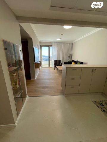 דירה, הפסגה 1, שורש, שורש