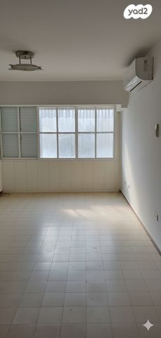 דירה, גייסות השריון 7, אלי כהן, כפר סבא