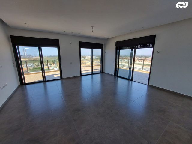 גג/ פנטהאוז, שדרות מנחם בגין 56, גבעת אולגה, חדרה