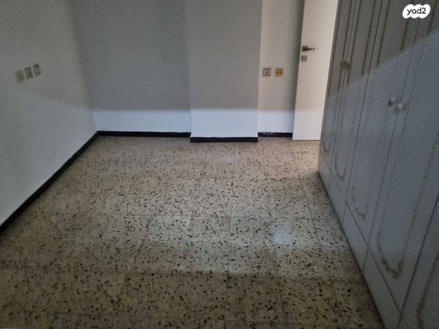 דירה, הרצל 84, שכונת בן גוריון, מרכז העיר ג', רמת גן