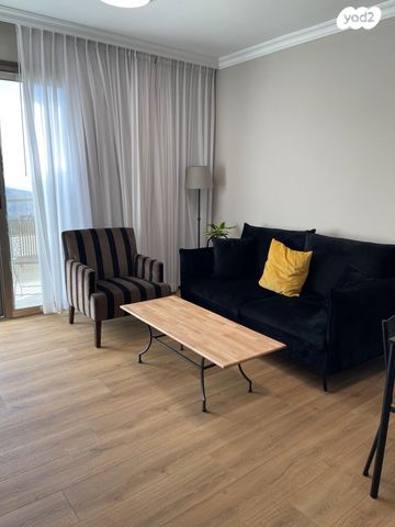 דירה, הפסגה 1, שורש, שורש