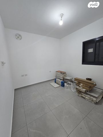 דירת גן, דרך ארץ 1, שאר העיר, חריש