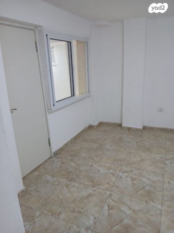 אורי בר און 18