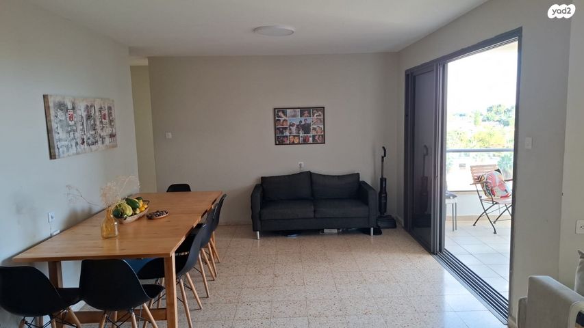 דירה, התבור 5, גבעת סביון, גני תקווה