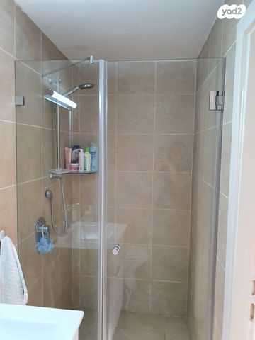 יחידת דיור, משה לוי 8, גני איריס, נס ציונה