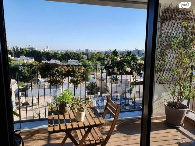 כנפי נשרים 25