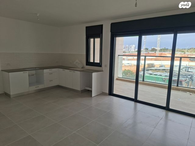 לאה גולדברג 10