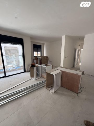 דירה, אורן 8, בת חפר, בת חפר