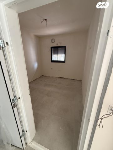 דירה, אורן 8, בת חפר, בת חפר