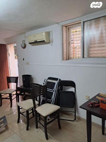 מחסן, חיבת ציון 2, יד לבנים, רמת גן