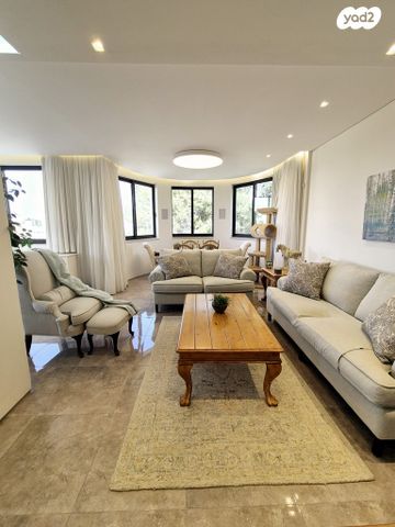 טלביה, קוממיות