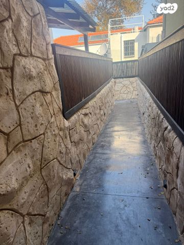 גג/ פנטהאוז, קדושי לוצק, עמידר, בת ים