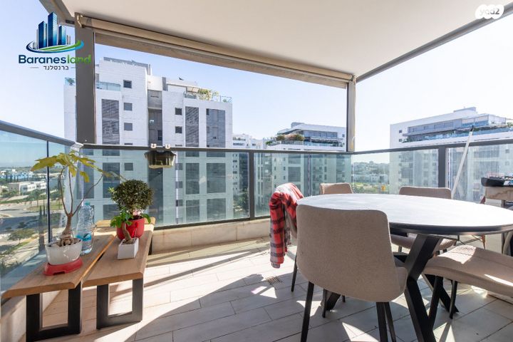 דירה, מיכאל סיטרמן, נחלת יהודה, ראשון לציון