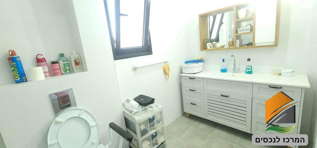 דירה, יהודה דור, שעריים, רחובות