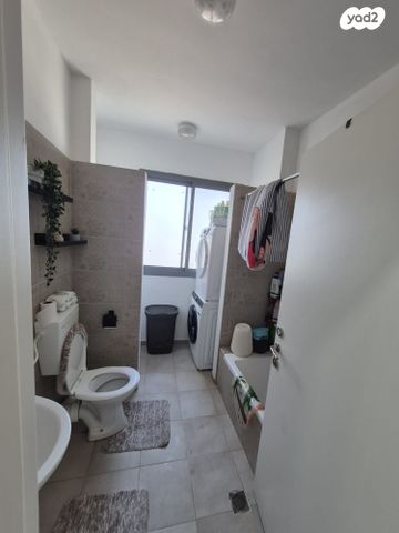 דירה, יוני נתניהו, קרית ארבע