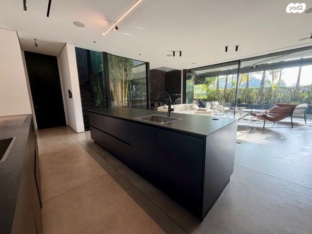 דו משפחתי, שיכון צנחנים, רמת גן