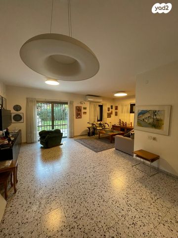 דו משפחתי, המעפילים, מעוז, כפר סבא