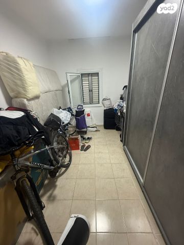 גג/ פנטהאוז, קדושי לוצק, עמידר, בת ים