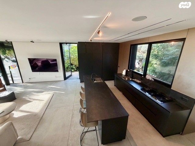 דו משפחתי, שיכון צנחנים, רמת גן