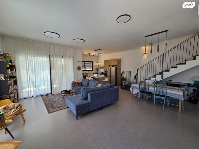 דו משפחתי, פרדס חנה כרכור