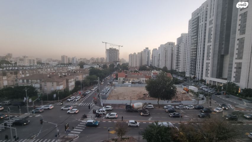 דירה, יהושע חנקין, חולון