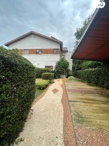 דו משפחתי, המעפילים, מעוז, כפר סבא