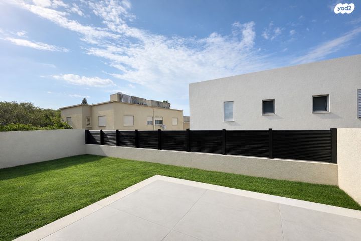 דו משפחתי, הרצל 5, מושבה מרכז, זכרון יעקב