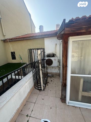 גג/ פנטהאוז, קדושי לוצק, עמידר, בת ים