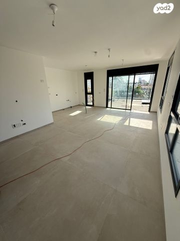 דירה, הרב טביב 13, רמת חן ובן ציון, נתניה