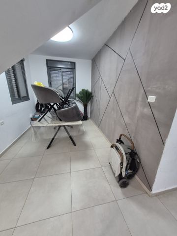 דירה, יוני נתניהו, קרית ארבע