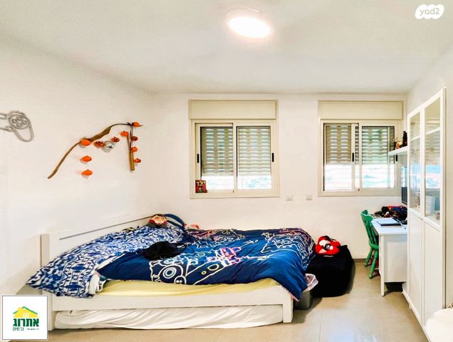 גג/ פנטהאוז, צור יצחק