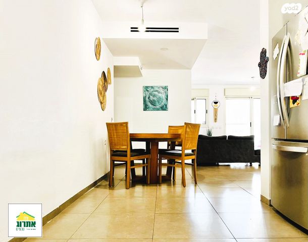 דירה, צור יצחק