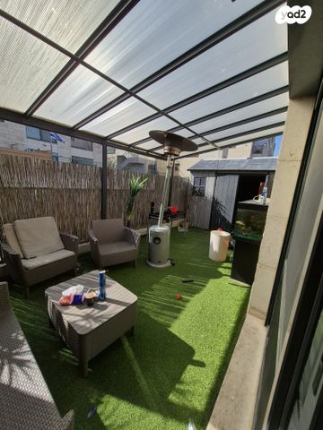 דירה, יוני נתניהו, קרית ארבע